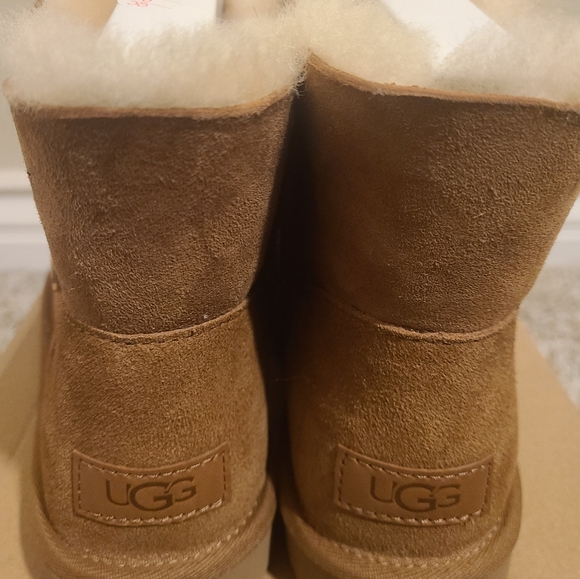 UGG - Picture 6 of 8